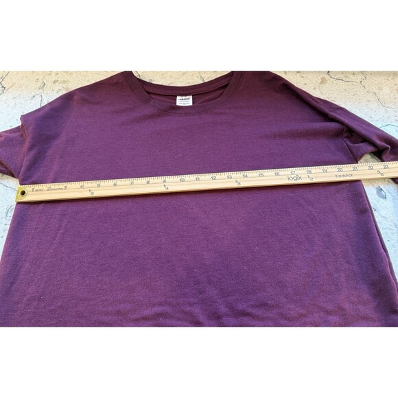 Avia Crew Neck Sweatshirt Womens Size Medium Wine Colored Thumb Holes Side Slit - Picture 8 of 9